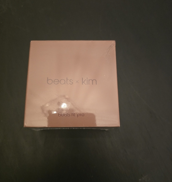Beats by Dre Fit Pro Earbuds - Pink - Picture 1 of 3